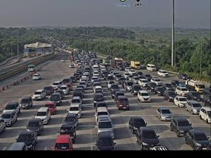 Arus Balik, Tol Cipularang Arah Jakarta Macet di Sejumlah Titik Pagi Ini Arus Balik, Tol Cipularang Arah Jakarta Macet di Sejumlah Titik Pagi Ini