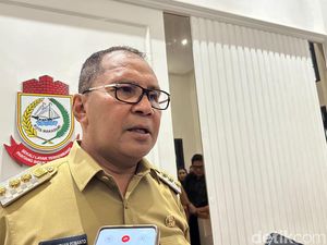 Walkot Makassar Soroti Manusia Silver Raup Rp 8 Juta Sebulan: Penipuan Itu! Walkot Makassar Soroti Manusia Silver Raup Rp 8 Juta Sebulan: Penipuan Itu!
