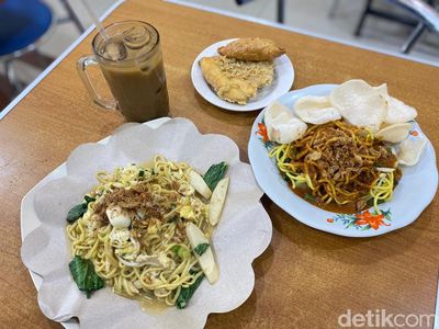 Makan Bakmi Goreng Ditemani Es Kopi yang Nikmat di Warkop Ini