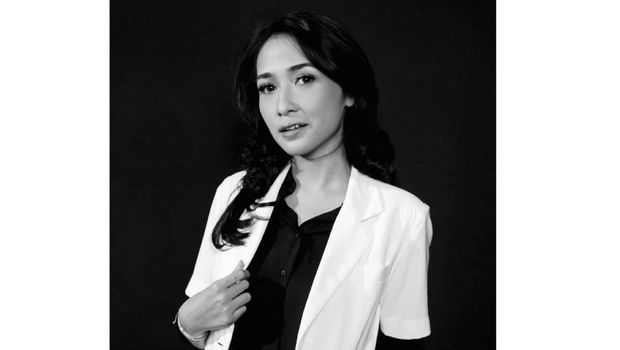 Amanda Saraswati, adik ipar Stevie Agnecya