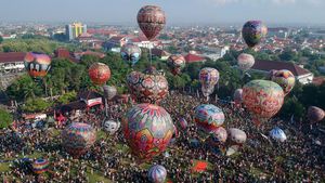 Balon Udara Hiasi Langit Pekalongan di Puncak Syawalan