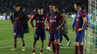 Barcelona kalah 1-4 saat menjamu PSG. Foto: REUTERS/Albert Gea