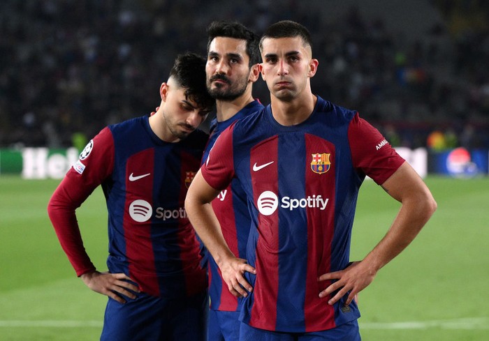 BARCELONA, SPAIN - APRIL 16: Pedri, Ilkay Guendogan and Ferran Torres of FC Barcelona look dejected after the teams defeat in the UEFA Champions League quarter-final second leg match between FC Barcelona and Paris Saint-Germain at Estadi Olimpic Lluis Companys on April 16, 2024 in Barcelona, Spain. (Photo by David Ramos/Getty Images)