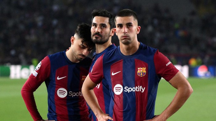 BARCELONA, SPAIN - APRIL 16: Pedri, Ilkay Guendogan and Ferran Torres of FC Barcelona look dejected after the teams defeat in the UEFA Champions League quarter-final second leg match between FC Barcelona and Paris Saint-Germain at Estadi Olimpic Lluis Companys on April 16, 2024 in Barcelona, Spain. (Photo by David Ramos/Getty Images)