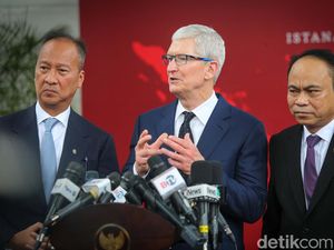 Tim Cook Ungkap Jokowi Ingin Ada Pabrik Apple di Indonesia Tim Cook Ungkap Jokowi Ingin Ada Pabrik Apple di Indonesia