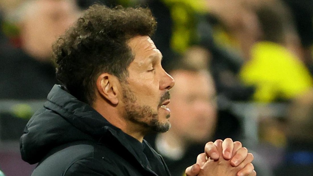 Diego Simeone meminta dukungan penuh suporter saat Atletico Madrid menjamu Barcelona. (Foto: REUTERS/Wolfgang Rattay)