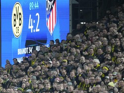 Atletico kalah 2-4 di markas Dortmund. Keunggulan 2-1 di leg pertama tidak cukup bagi Atletico yang harus berkemas dengan kekalahan agregat 4-5 dari Dortmund. Foto: AP/Martin Meissner