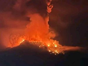 9 Hal Tentang Gunung Ruang Sitaro Sulut Meletus Kini Berstatus Awas 9 Hal Tentang Gunung Ruang Sitaro Sulut Meletus Kini Berstatus Awas
