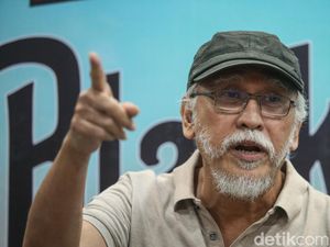Iwan Fals dan Istri Diperiksa di Polres Jakarta Selatan Terkait Kasus OI Iwan Fals dan Istri Diperiksa di Polres Jakarta Selatan Terkait Kasus OI