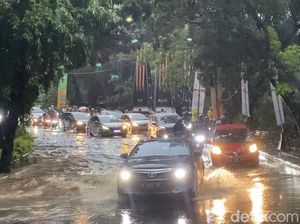 Jalan Margonda Depok Tergenang, Lalin dari Lenteng Agung Macet