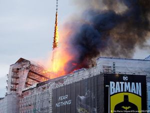 Kebakaran di Gedung Tua Bursa Efek Kopenhagen Sudah Terkendali