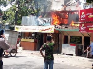Rumah Makan Padang di Kliningan Bandung Terbakar