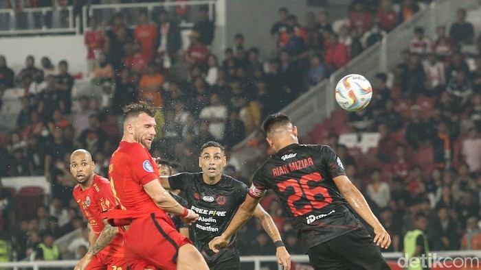 Kembali ke Jakarta, Simic Bawa Persija Kalahkan Persis Solo Gol tunggal Simic bawa Persija dapatkan 3 poin usai kembali berkandang di Jakarta, Rabu (17/4/2024).