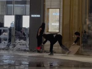 Dubai Banjir Besar, Anang Hermansyah dan Keluarga Terjebak di Mal Dubai Banjir Besar, Anang Hermansyah dan Keluarga Terjebak di Mal