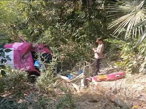 Bus Angkut Wisatawan Masuk Jurang di Aceh, 23 Orang Terluka