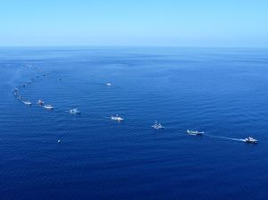 Potret Pawai Perahu Hias di Gorontalo Potret Pawai Perahu Hias di Gorontalo