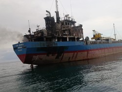 Kapal Bendera Tanzania Terbakar di Perbatasan Singapura-Indonesia, Hanyut ke Bintan