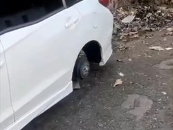 Bikin Resah, Maling Gondol 4 Ban Mobil yang Diparkir di Bogor