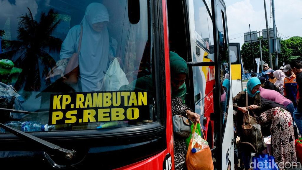 Potret Arus Balik di Terminal Kampung Rambutan H+7 Lebaran Potret Arus Balik di Terminal Kampung Rambutan H+7 Lebaran