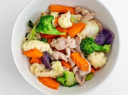 Resep Tumis Sayuran dan Ayam ala Thai, Segar Gurih Kaya Nutrisi