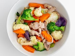 Resep Tumis Sayuran dan Ayam ala Thai, Segar Gurih Kaya Nutrisi Resep Tumis Sayuran dan Ayam ala Thai, Segar Gurih Kaya Nutrisi