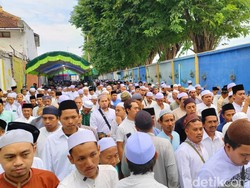 Ribuan Jemaah Padati Haul Mbah Slagah di Kota Pasuruan