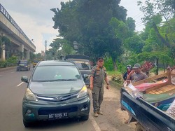 Satpol PP Palembang Tertibkan PKL Liar di Jalan Protokol