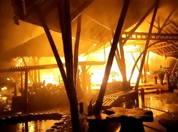 Restoran di Panongan Tangerang Kebakaran Usai Tersambar Petir