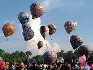 Duh, Masih Banyak Balon Udara Liar Terbang di Langit Pekalongan