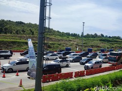 Hari Ini GT Kalikangkung Masih Ramai Pemobil Balik ke Jakarta