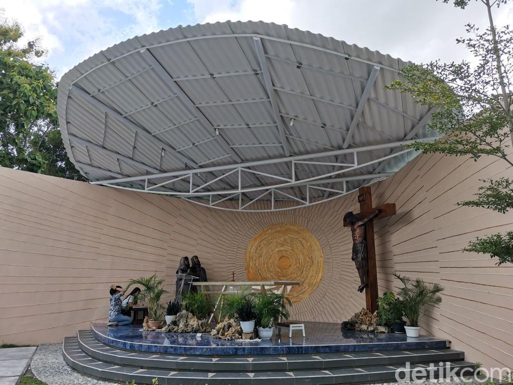 Melihat Taman Doa Estetik Viral di Gereja Pringwulung Jogja