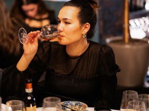 Restoran Ini Beri Hadiah Tamu yang Makan Tanpa Main Ponsel Restoran Ini Beri Hadiah Tamu yang Makan Tanpa Main Ponsel