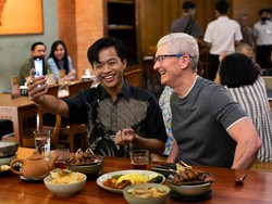 Gaya Sederhana CEO Apple di Indonesia