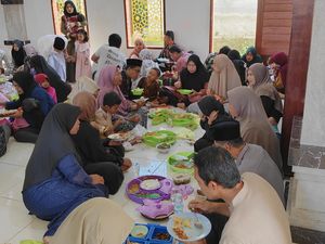 Megibung Menyama: Makan Bersama Saat Lebaran Ketupat di Kampung Angantiga Megibung Menyama: Makan Bersama Saat Lebaran Ketupat di Kampung Angantiga