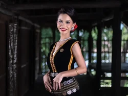 Ratu Kecantikan Malaysia Kehilangan Gelarnya karena Video Liar Saat Liburan