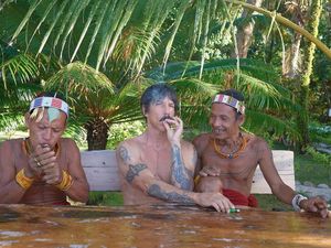 Vokalis RHCP Liburan di Mentawai, Komen Warganet +62 Banjiri Akun @chilipeppers