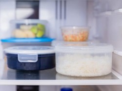 5 Makanan yang Tidak Boleh Disimpan di Wadah Plastik
