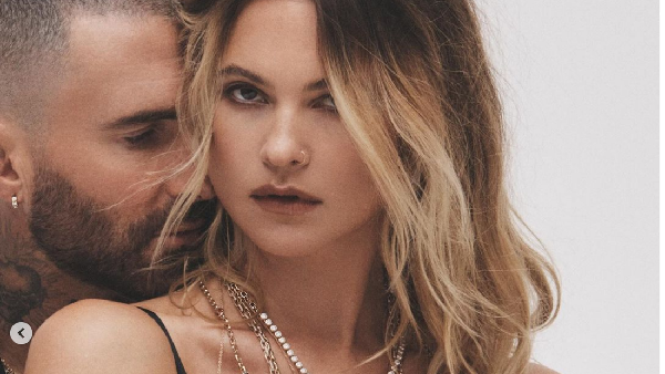 Foto Mesra Adam Levine dan Behati Prinsloo Saat Jadi Model Perhiasan
