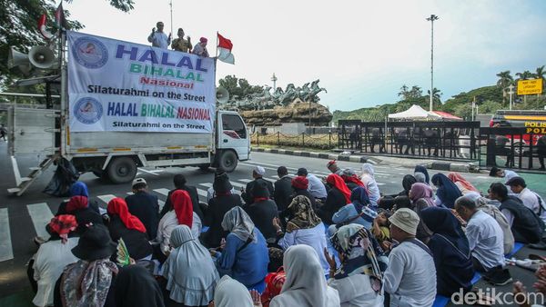 Aksi Halalbihalal Nasional di Patung Kuda