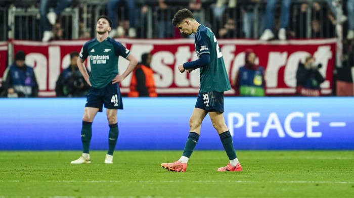 arsenal bayern munich vs arsenal kai havertz liga champions perempatfinal liga champions MUNICH, GERMANY - APRIL 17: Kai Havertz of Arsenal reacts after been defeated by FC Bayern MΓΌnchen during the UEFA Champions League quarter-final second leg match between FC Bayern MΓΌnchen and Arsenal FC at Allianz Arena on April 17, 2024 in Munich, Germany. (Photo by Daniela Porcelli/Eurasia Sport Images/Getty Images)