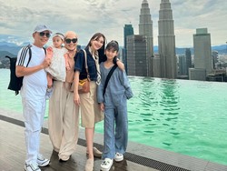 Cara Ayu Ting Ting Balas Budi ke Orang Tua