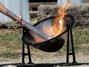 Bagaimana Api Awal untuk Obor Olimpiade Dinyalakan? Ini Potretnya