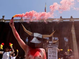 Aksi Aktivis Hewan di Kolombia Tuntut Pelarangan Adu Banteng Aksi Aktivis Hewan di Kolombia Tuntut Pelarangan Adu Banteng
