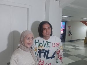 Cut Meyriska Dilabrak Perempuan yang Baper dengan Roger Danuarta Cut Meyriska Dilabrak Perempuan yang Baper dengan Roger Danuarta