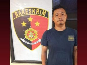 Pria Sidoarjo Ditangkap Seusai Tepergok Curi Helm di Mal Plaza Renon Pria Sidoarjo Ditangkap Seusai Tepergok Curi Helm di Mal Plaza Renon