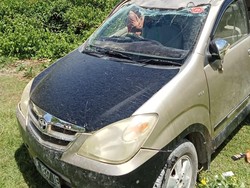 Angkut Turis India, Minibus Terguling-guling di Jalanan Nusa Penida