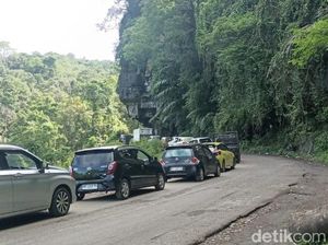 Poros Maros-Bone di Camba dan Tompo Ladang Macet gegara Truk Mogok Poros Maros-Bone di Camba dan Tompo Ladang Macet gegara Truk Mogok
