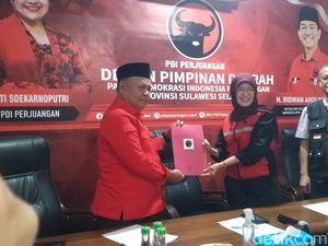 Legislator DPR RI Samsu Niang Daftar Calon Bupati Soppeng Lewat PDIP Sulsel Legislator DPR RI Samsu Niang Daftar Calon Bupati Soppeng Lewat PDIP Sulsel