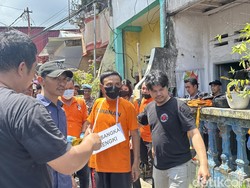 Warga Emosi ke Pria Makassar Timbun Jasad Istri Saat Rekonstruksi: Pembunuh!