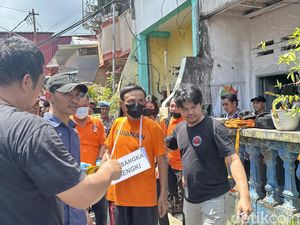 Warga Emosi ke Pria Makassar Timbun Jasad Istri Saat Rekonstruksi: Pembunuh! Warga Emosi ke Pria Makassar Timbun Jasad Istri Saat Rekonstruksi: Pembunuh!